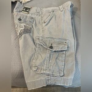 Men’s 38 Rock Revival cargo shorts in great condition. Classic fit.